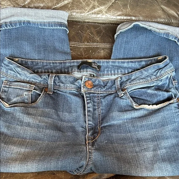 1822 Denim Boyfriend Demin Capri Shorts in Classic Blue - Picture 7 of 7